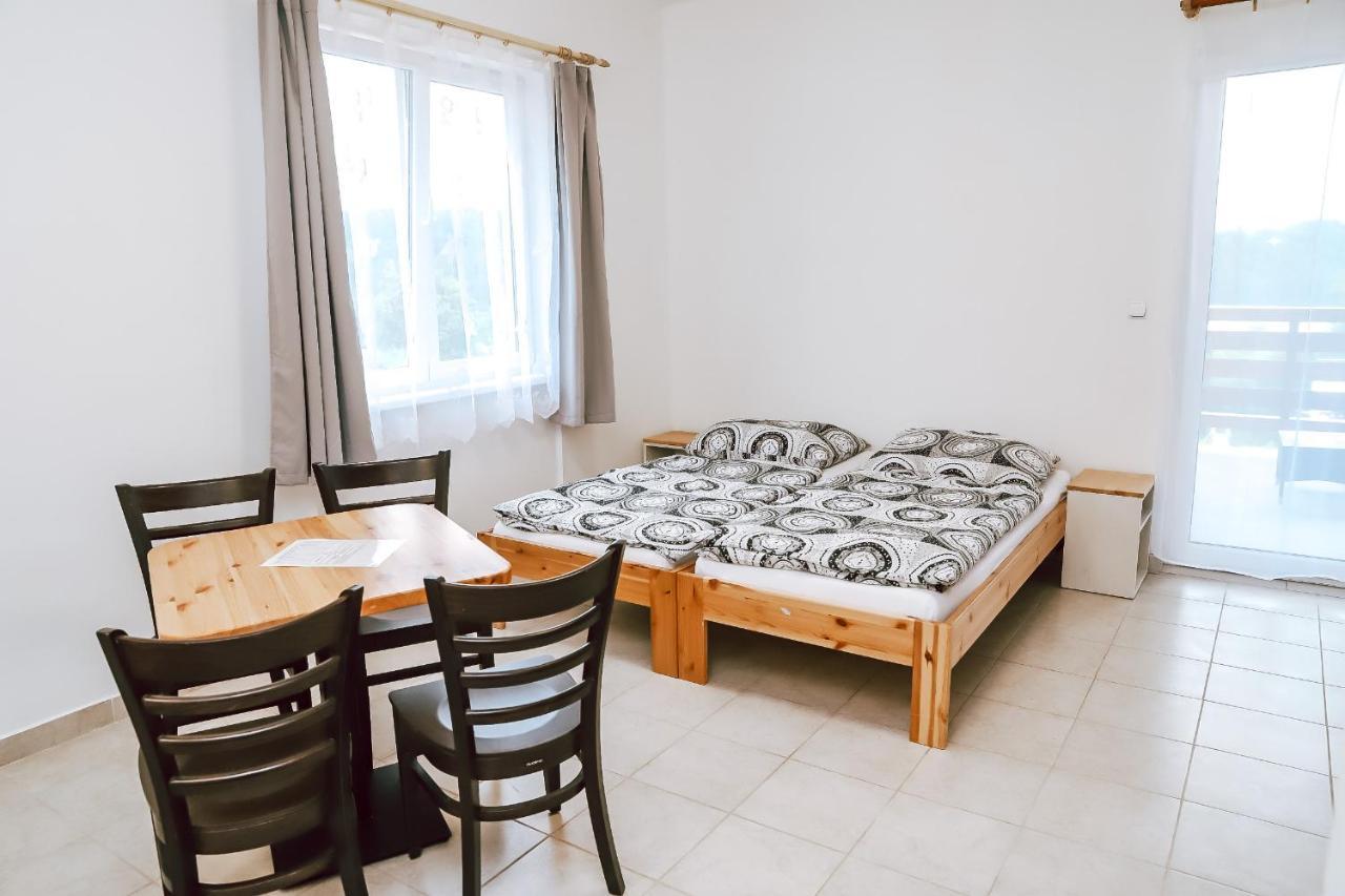 Chaty A Apartmany Hracholusky Kemp Kosatka Pnovany Ngoại thất bức ảnh
